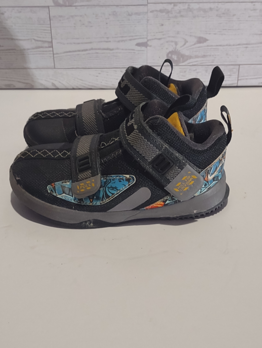 Nike LeBron Soldier 13 TD “Graffiti” Black Gunsmoke Gold Size 9C
